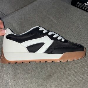 Black and White women’s Sneakers
